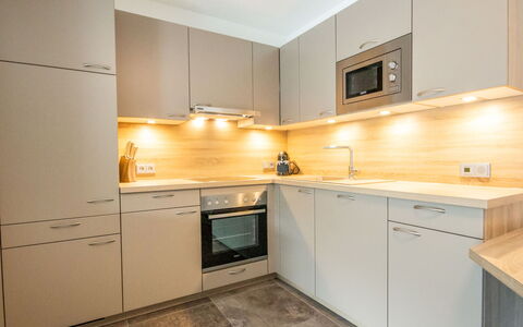 Aileen: Eigendom, Kamer, Cabinetry, Keuken, Countertop, Meubilair, Interieur Ontwerp, Gebouw, Huis, Onroerend Goed
