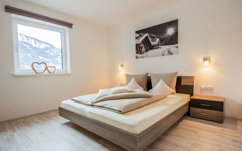 Aileen: Slaapkamer, Bed, Meubilair, Kamer, Eigendom, Matras, Bed Frame, Houten Vloer, Interieur Ontwerp, Verdieping