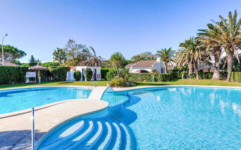 Green Garden & House Pals Beach: Blauw, Zwembad, Vrije Tijd, Toevlucht, Vakantie, Schaduw, Landscaping, Eco Hotel, Tropen