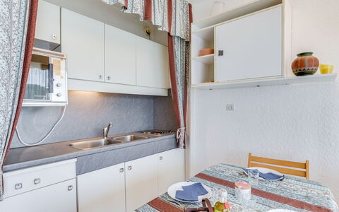 Escale Plage: Kamer, Eigendom, Meubilair, Keuken, Gebouw, Interieur Ontwerp, Huis, Onroerend Goed, Materiële Goederen, Verdieping