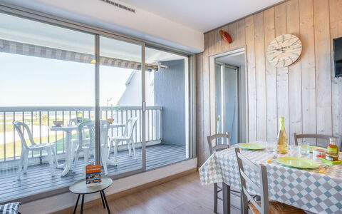 Résidence du Golfe: Eigendom, Kamer, Interieur Ontwerp, Gebouw, Geel, Meubilair, Huis, Onroerend Goed, Architectuur, Plafond
