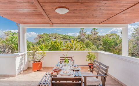 Villa Pantanagianni Beach: Fabriek, Azure, Hout, Interieur Ontwerp, Schaduw, Veranda, Buitenmeubels, Gebouw, Woongebied, Vrije Tijd