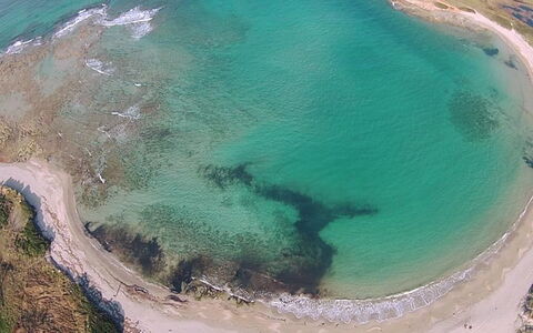 Villa Pantanagianni Beach: Water, Watervoorraden, Azure, Natuurlijk Landschap, Meer, Strand, Kust En Oceanic Landvormen, Waterloop, Biome