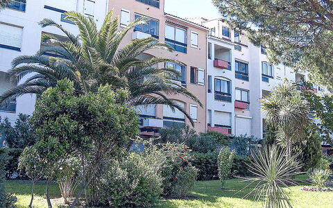 Les Caraïbes: Meubilair, Buitenmeubels, Tafel, Stoel, Buitentafel, Tuin, Keuken En Eettafel, Patio, Restaurant, Bloempot