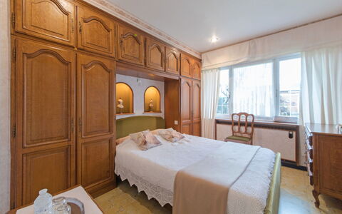 Villa Martinella: Slaapkamer, Bed, Kamer, Meubilair, Eigendom, Bed Frame, Interieur Ontwerp, Gebouw, Suite, Laken