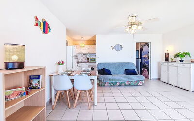 Le Sunset Cap Sud 905.27: Meubilair, Interieur Ontwerp, Flooring, Verdieping, Plafond, Appartement, Kamer, Woonkamer, Tafel, Bankstel