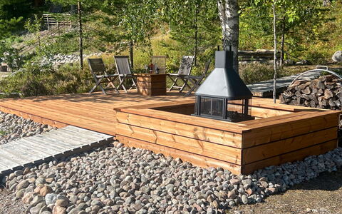 Huvila Lomaonni: Meubilair, Stoel, Buitenmeubels, Tafel, Hout, Buitentafel, Keuken En Eettafel, Schaduw, Tuin, Paraplu