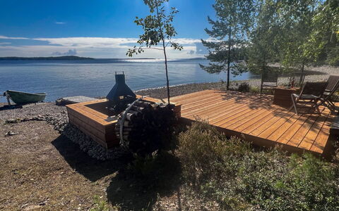Huvila Lomaonni: Meubilair, Stoel, Buitenmeubels, Tafel, Hout, Buitentafel, Keuken En Eettafel, Schaduw, Tuin, Paraplu