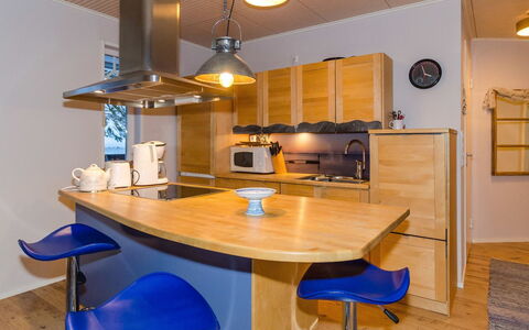 Saunamaja: Meubilair, Stoel, Buitenmeubels, Tafel, Hout, Buitentafel, Keuken En Eettafel, Schaduw, Tuin, Paraplu