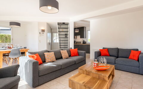 Le Clos St Colomban: Woonkamer, Meubilair, Kamer, Eigendom, Interieur Ontwerp, Gebouw, Bankstel, Koffietafel, Verdieping, Tafel