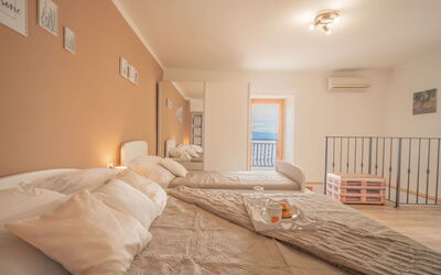 Lovran Tuliševica 406: Eigendom, Gebouw, Meubilair, Comfort, Hout, Interieur Ontwerp, Venster, Verdieping, Huis, Flooring