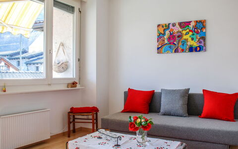 Ca' Dal Pio: Tafel, Meubilair, Eigendom, Decoratie, Venster, Blauw, Fotolijst, Azure, Textiel, Verlichting