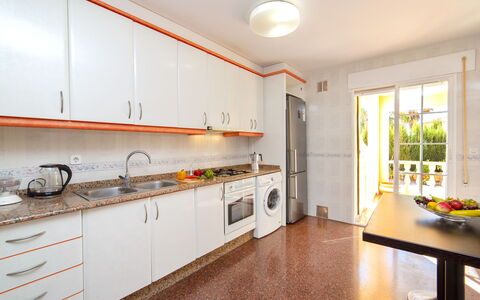 Gao: Kamer, Eigendom, Meubilair, Keuken, Geel, Countertop, Gebouw, Onroerend Goed, Cabinetry, Interieur Ontwerp
