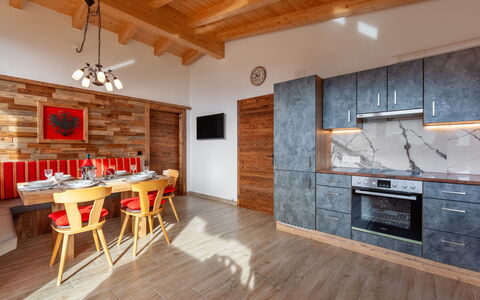Chalet Spatn: Kamer, Eigendom, Meubilair, Gebouw, Interieur Ontwerp, Countertop, Houten Vloer, Verdieping, Huis, Hardwood