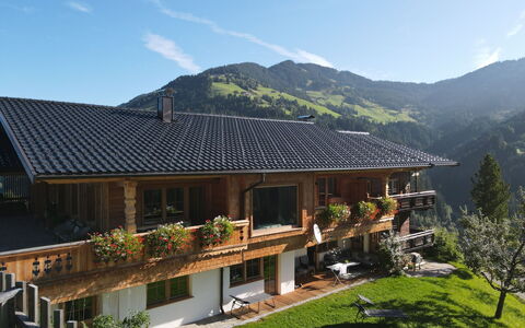 Auffach 651: Fabriek, Lucht, Gebouw, Berg, Venster, Boom, Huis, Wolk, Natuurlijk Landschap, Helling