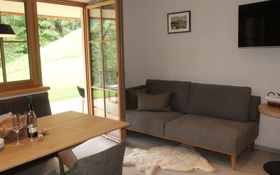 Chalet Edelweiß 651.1: Kamer, Meubilair, Eigendom, Woonkamer, Gebouw, Interieur Ontwerp, Tafel, Huis, Verdieping, Onroerend Goed