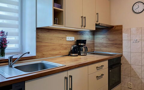 Holiday Hill 32: Countertop, Cabinetry, Toestel Van De Keuken, Keuken, Hout, Flooring, Meubilair, Interieur Ontwerp, Major Appliance, Huishoudapparatuur