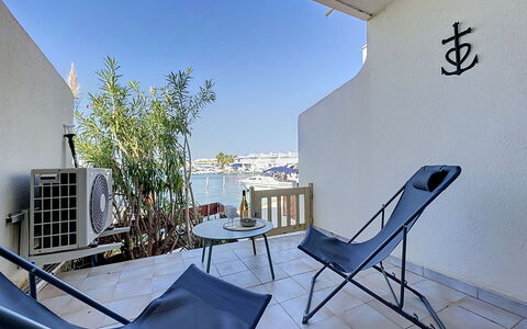Port Camargue 205: Meubilair, Appartement, Stoel, Schaduw, Balkon, Buitenmeubels, Watercraft, Boot, Toevlucht, Jachthaven