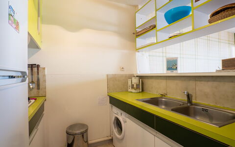 Ulysse Port de Plage: Eigendom, Kamer, Geel, Groen, Interieur Ontwerp, Onroerend Goed, Gebouw, Architectuur, Keuken, Huis