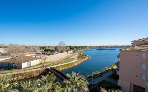 Terrasse du Soleil: Water, Watervoorraden, Waterweg, Dag, Lucht, Rivier, Architectuur, Boom, Onroerend Goed, De Lente