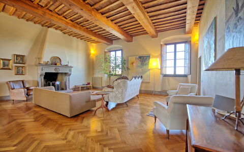 Palazzo Del Capitano: Eigendom, Gebouw, Kamer, Interieur Ontwerp, Verdieping, Houten Vloer, Meubilair, Woonkamer, Huis, Hardwood