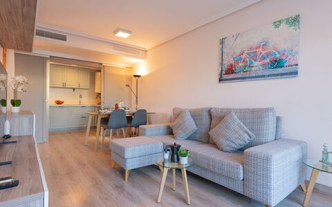Dénia 479: Interieur Ontwerp, Flooring, Meubilair, Verdieping, Hout, Plafond, Kamer, Bankstel, Huis, Woonkamer