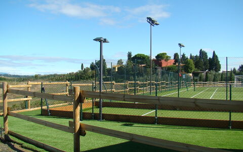 Tenuta Cambiano: Sportplaats, Lucht, Gras, Boom, Vrije Tijd, Landschap, Hek, Landelijk Gebied, Land Lot, Wolk