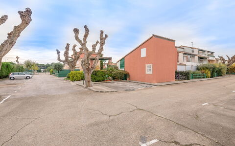 Bastide de L'Olivier: Wolk, Lucht, Fabriek, Gebouw, Boom, Land Lot, Weg Oppervlak, Huis, Asfalt, Buurt