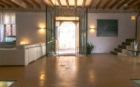 Sa Muralla: Lobby, Verdieping, Gebouw, Eigendom, Kamer, Plafond, Flooring, Interieur Ontwerp, Hal, Architectuur