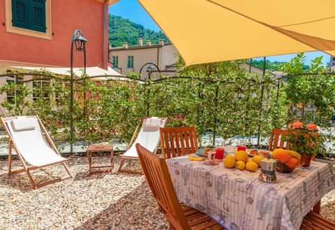 Portovecchio Apartments - Levanto: Eigendom, Onroerend Goed, Huis, Gebouw, Kamer, Geel, Vakantie, Landgoed, Toevlucht, Huis