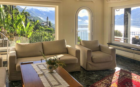 Panorama Lakeview Lago Maggiore: Eigendom, Woonkamer, Kamer, Meubilair, Interieur Ontwerp, Gebouw, Onroerend Goed, Huis, Bankstel, Huis