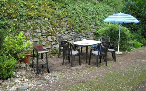 Immerath 102: Tafel, Natuurgebied, Tuin, Meubilair, Boom, Buitentafel, Plantkunde, Werf, Blad, Gras