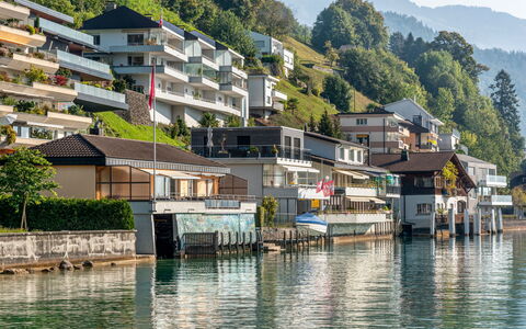 Seestern Direkt am See: Dorf\, Bergdorp, Menselijke Nederzetting, Dorp, Water, Huis, Meer, Gebouw, Waterweg, Reflectie