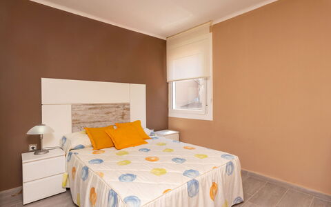 Alda: Slaapkamer, Kamer, Bed, Meubilair, Laken, Eigendom, Bedding, Bed Frame, Muur, Interieur Ontwerp