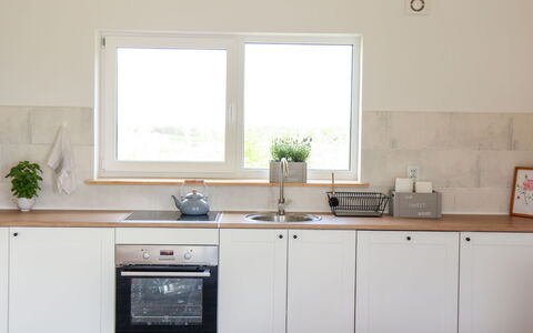 Dom Przy Cisowym Jarze: Cabinetry, Countertop, Gebouw, Gootsteen, Kraan, Fabriek, Eigendom, Venster, Keuken, Fornuis