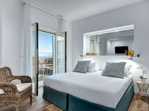 luxury-blues-apartment-sorrento-apartment-bedroom