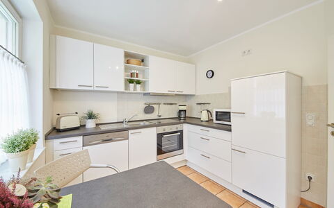 Am Golf- und Reitpark: Eigendom, Kamer, Meubilair, Keuken, Onroerend Goed, Cabinetry, Gebouw, Interieur Ontwerp, Huis, Verdieping