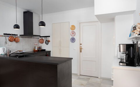 Sol de Estepona: Meubilair, Interieur Ontwerp, Flooring, Muur, Verdieping, Keuken, Countertop, Lichte Inrichting, Hout, Cabinetry