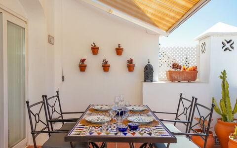Sol de Estepona: Meubilair, Flooring, Verdieping, Interieur Ontwerp, Bloempot, Stoel, Kamerplant, Keuken En Eettafel, Beits, Eetkamer
