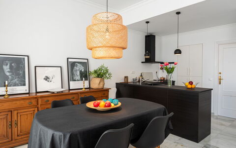 Sol de Estepona: Kamer, Eetkamer, Meubilair, Interieur Ontwerp, Eigendom, Tafel, Geel, Plafond, Verdieping, Keuken