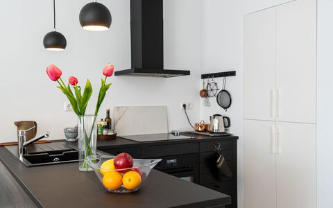Sol de Estepona: Kamer, Meubilair, Interieur Ontwerp, Rood, Geel, Eigendom, Oranje, Bureau, Tafel, Huis