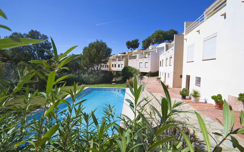 Bernia Golf: Eigendom, Vegetation, Blauw, Huis, Onroerend Goed, Azure, Gebouw, Vakantie, Boom, Woongebied