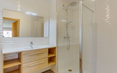 Hossegor 770: Kamer, Badkamer, Eigendom, Interieur Ontwerp, Gebouw, Plafond, Onroerend Goed, Huis, Architectuur, Verdieping