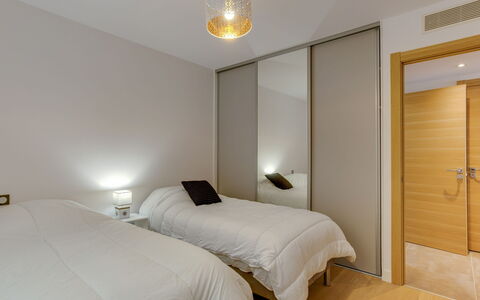 Hossegor 770: Slaapkamer, Bed, Kamer, Meubilair, Eigendom, Bed Frame, Laken, Interieur Ontwerp, Verdieping, Muur