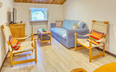Il Frantoio Del Mesco - Levanto: Hout, Verdieping, Interieur Ontwerp, Kamer, Geel, Flooring, Hardwood, Huis, Woonkamer, Meubilair
