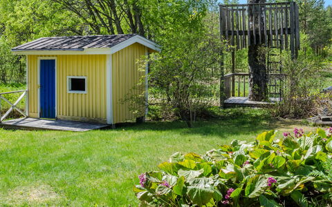 Purola: Meubilair, Stoel, Buitenmeubels, Tafel, Hout, Buitentafel, Keuken En Eettafel, Schaduw, Tuin, Paraplu