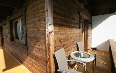 Kröll: Eigendom, Tafel, Hout, Stoel, Gebouw, Interieur Ontwerp, Venster, Flooring, Beits, Straal