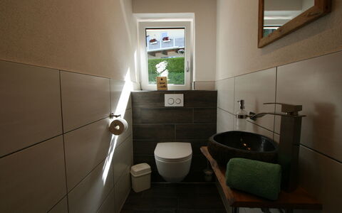 Kröll: Gebouw, Loodgieterswerkinrichting, Badkamer, Verdieping, Flooring, Huis, Onroerend Goed, Hout, Hardwood