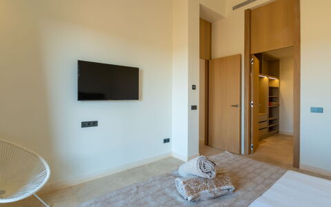 Can Navarro: Meubilair, Comfort, Hout, Gebouw, Woonkamer, Schaduw, Verf, Interieur Ontwerp, Flooring, Verdieping