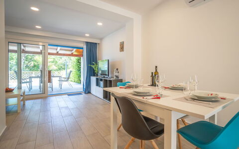Natali: Eigendom, Kamer, Onroerend Goed, Meubilair, Gebouw, Interieur Ontwerp, Huis, Tafel, Eetkamer, Verdieping